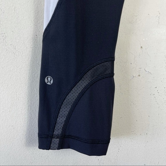 Lululemon Run Inspire Crop II All Full-On Luxtreme Black / White Leggings 4 - Picture 11 of 16